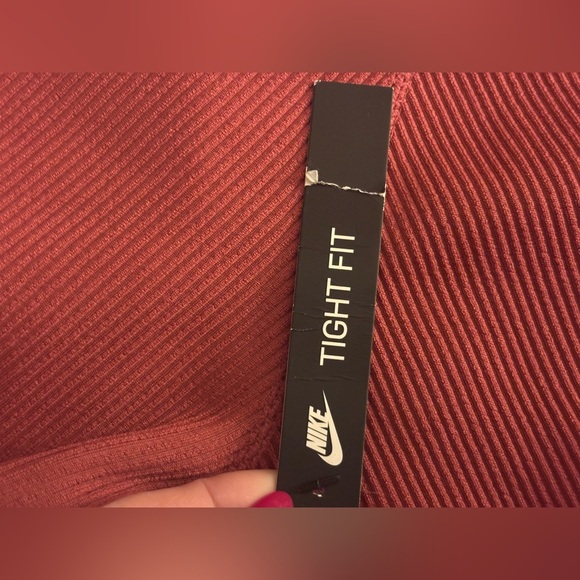 Nike NWT Women's Mauve Long Sleeve Athletic Crop Top - Picture 8 of 9